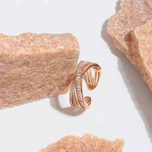 MOEVA Classique TwistyIONIC Ring